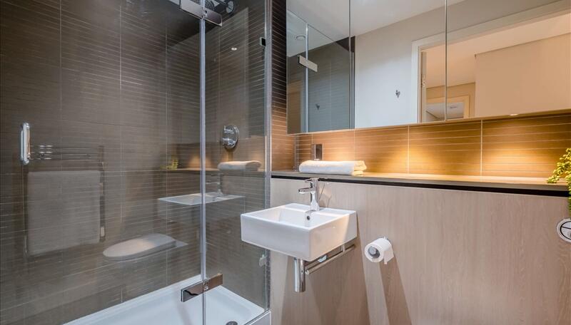 3 bed property in Merchant Square East, London